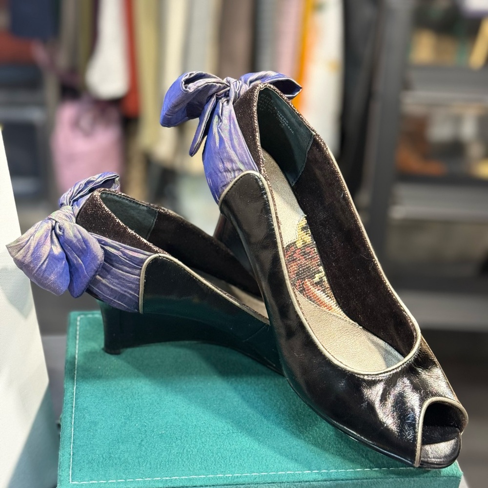 Kenzie Blink Wedge Heel Women’s Size 7.5Peep Toe Bow Black Multicolor